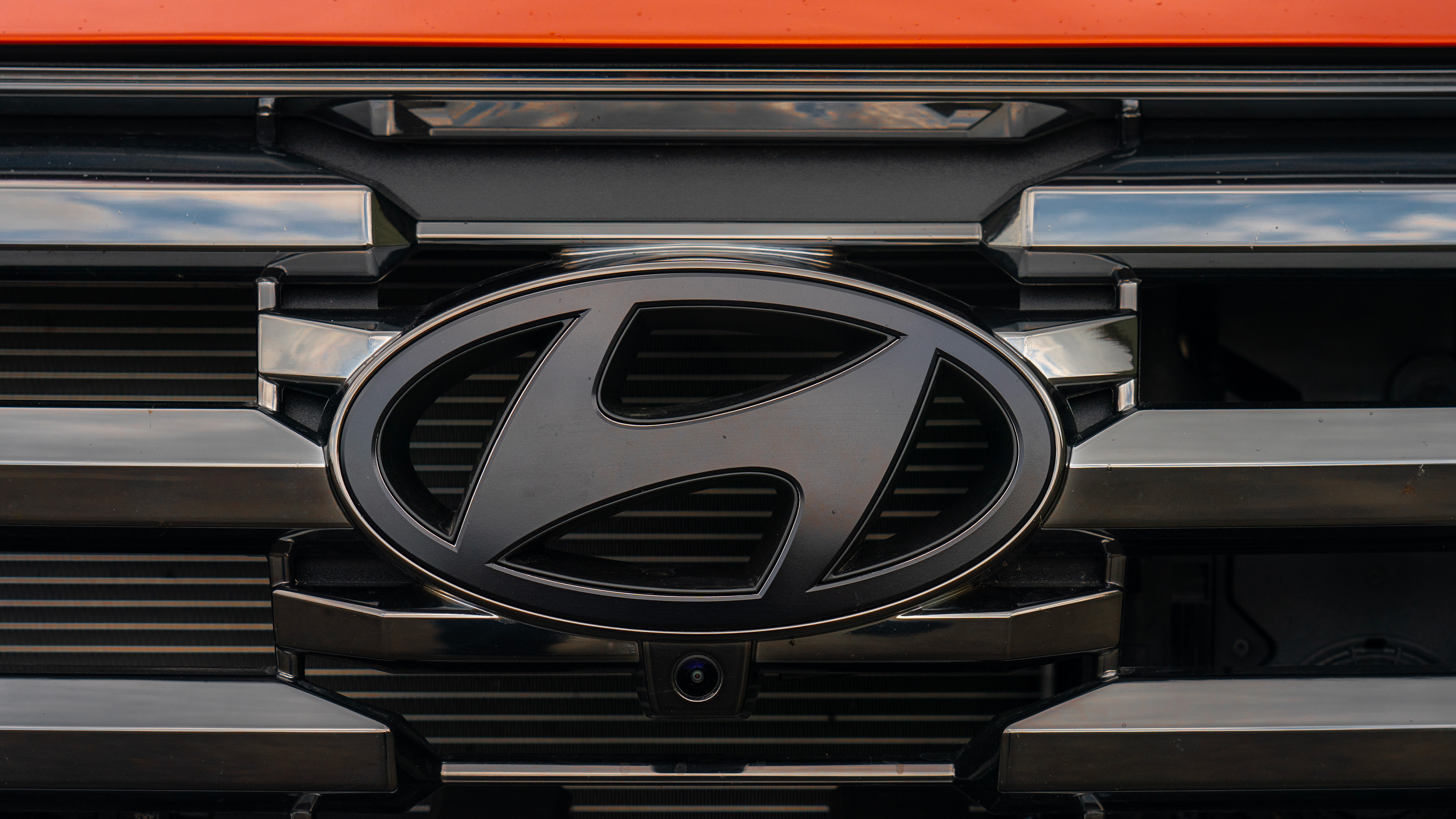 Hyundai badge