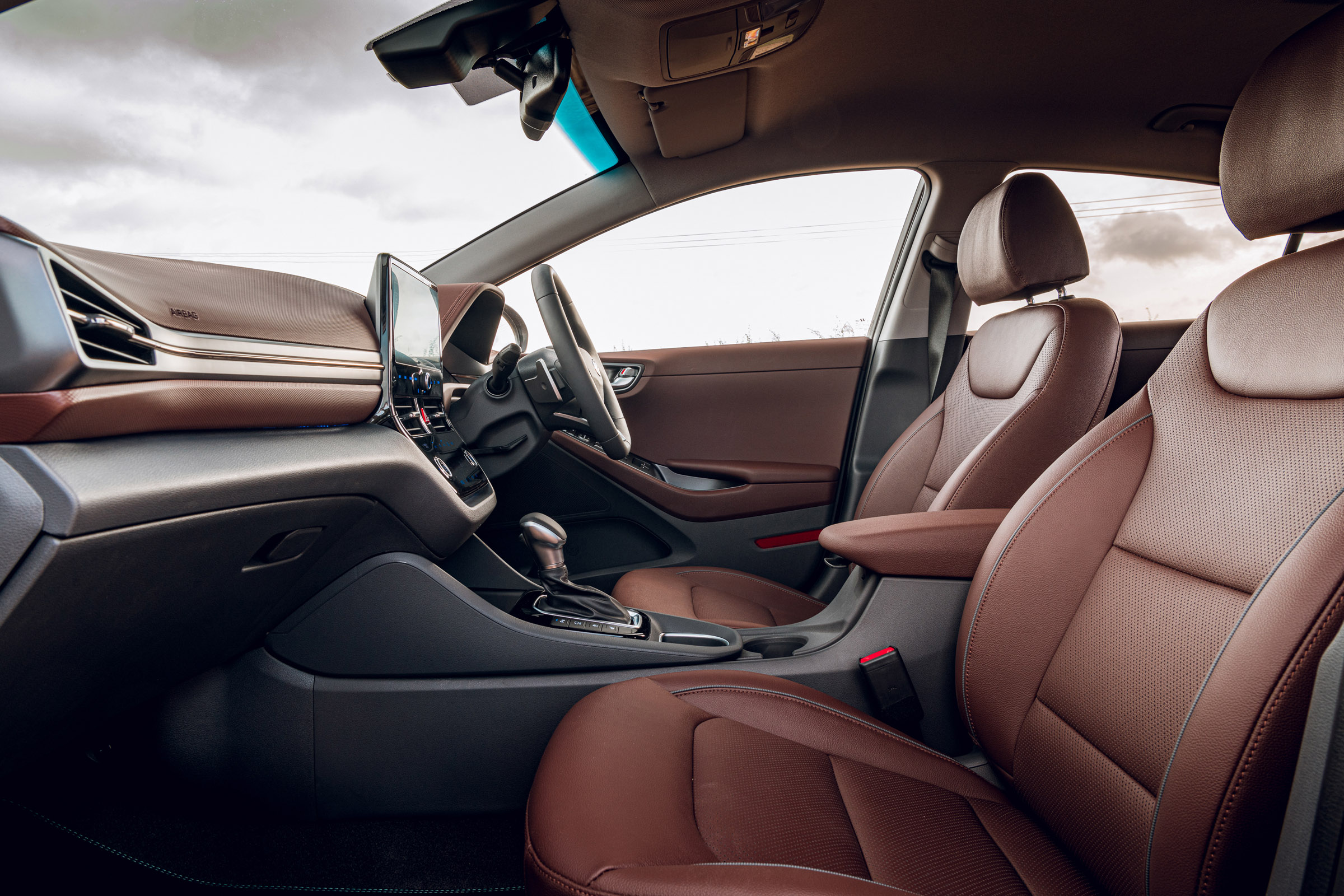 Hyundai Ioniq hybrid front seats