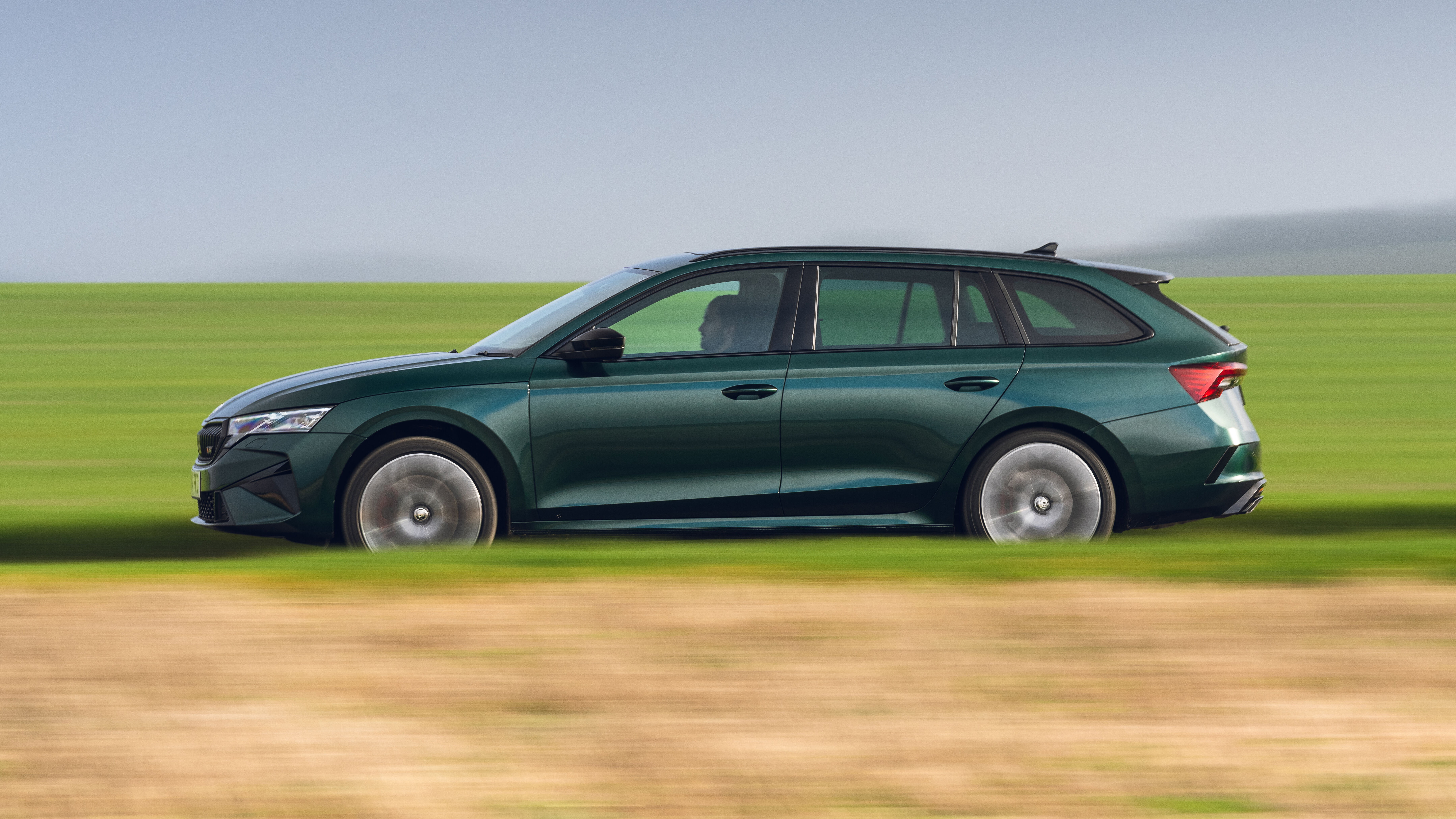 Skoda Octavia Estate vRS - side action