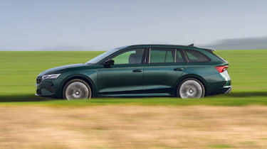 Skoda Octavia Estate vRS - side action