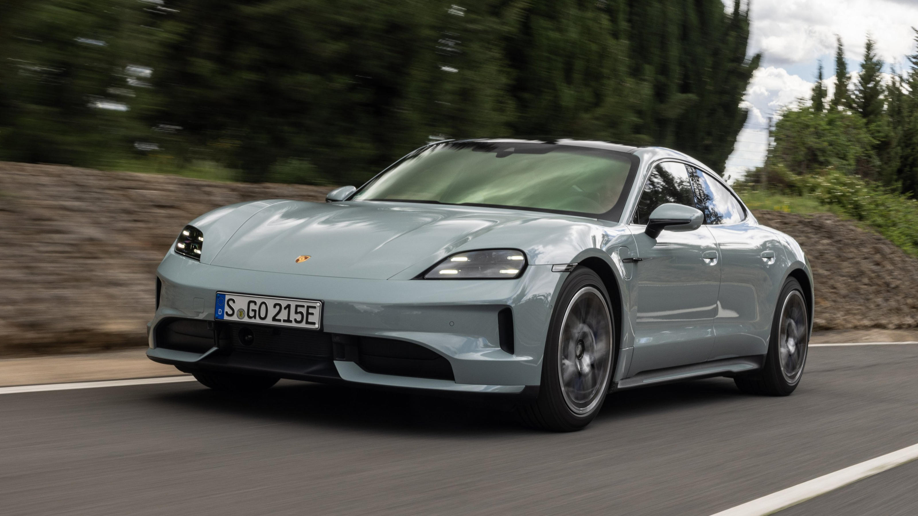 Porsche Taycan - front tracking