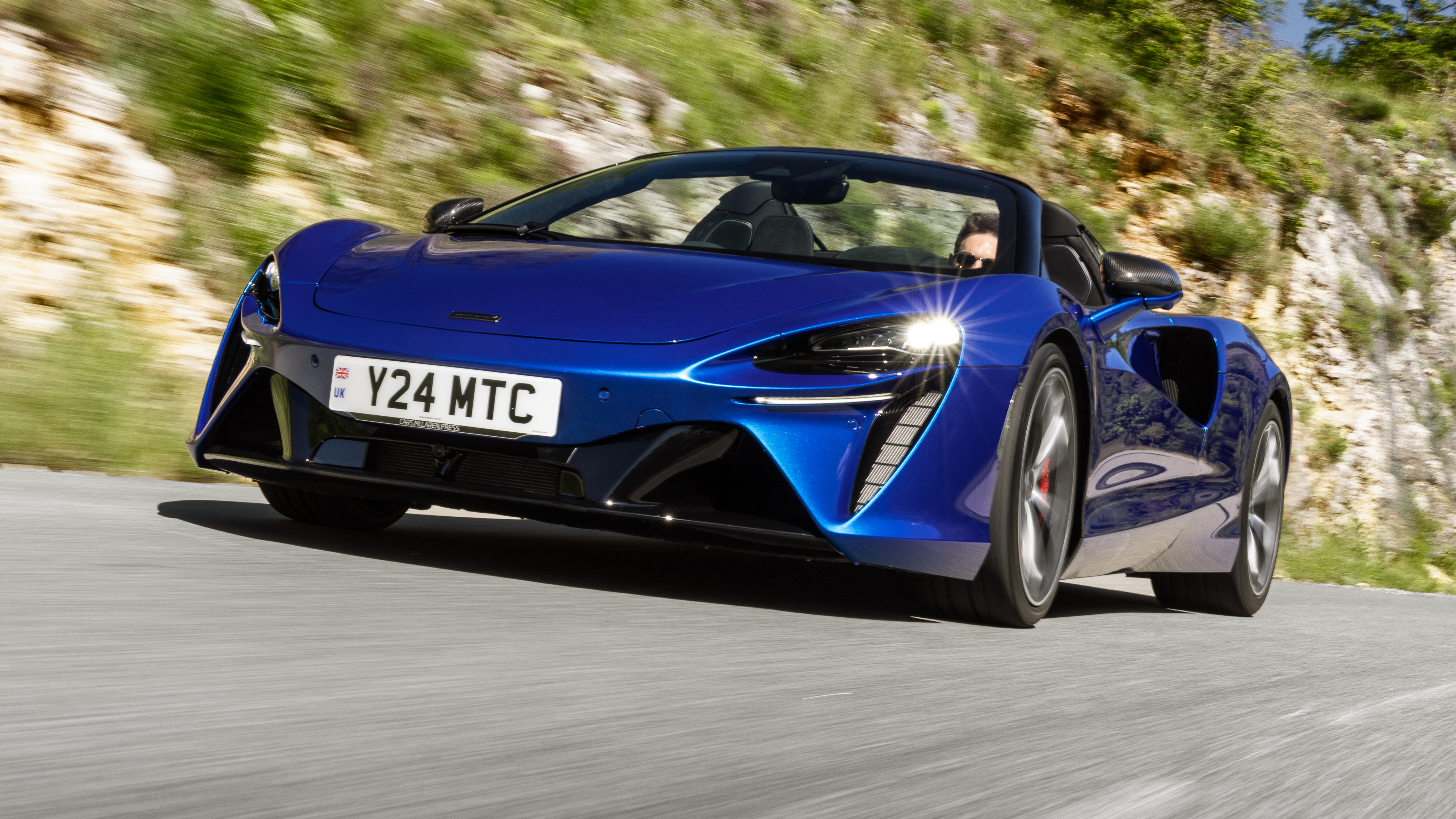 McLaren Artura Spider - front tracking
