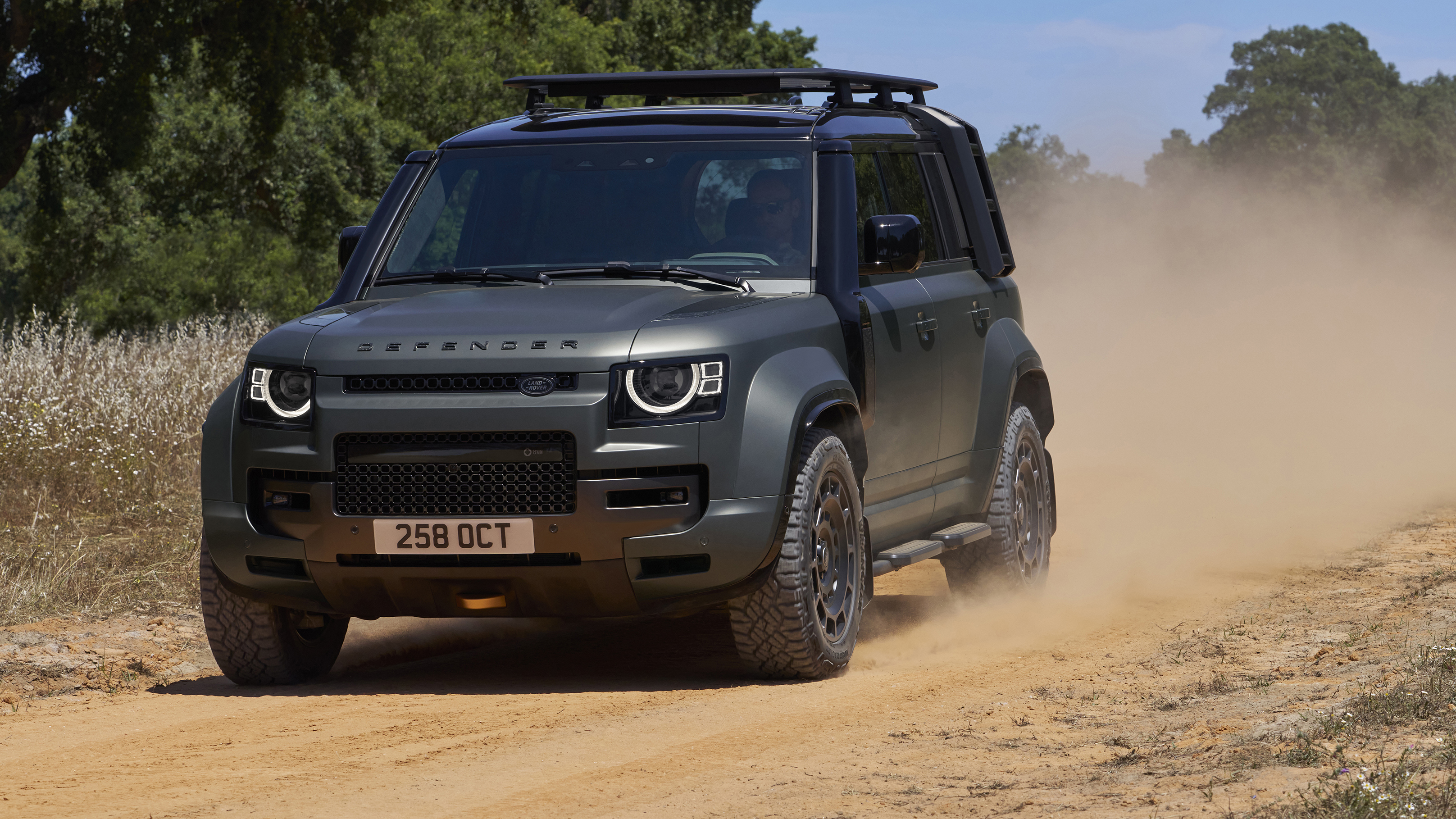 Land Rover Defender Octa - front