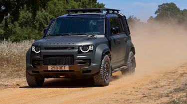 Land Rover Defender Octa - front