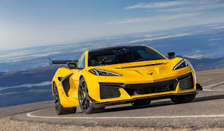 C8 Corvette ZR1 - front cornering