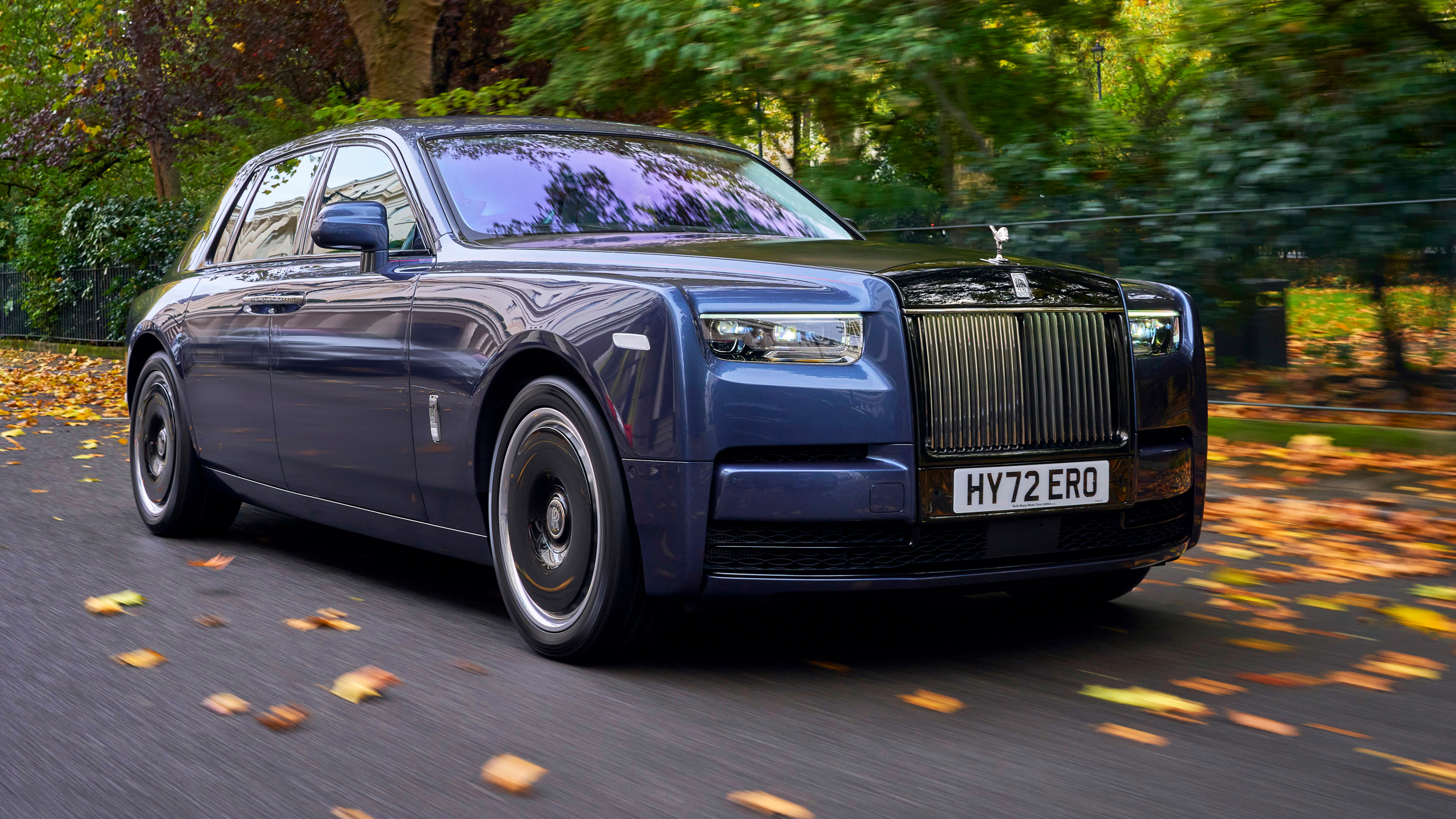 Rolls-Royce Phantom - front tracking